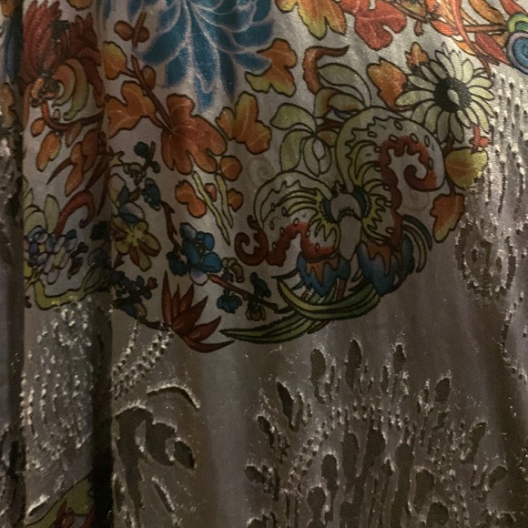 Beautiful Silk Ensemble - Picture 4 of 5